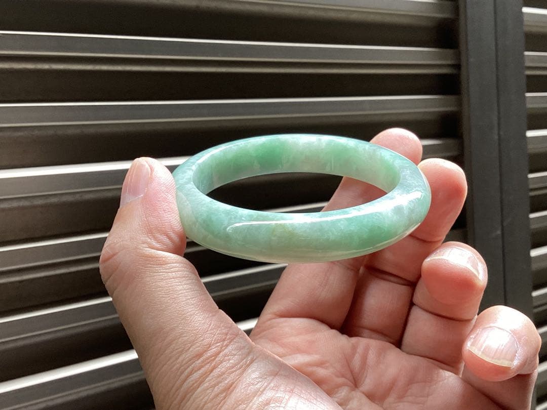 国内唯一の親方のバングル‼️国産品*糸魚川翡翠硬玉　絶品　一生物のお宝‼️　鑑別書付