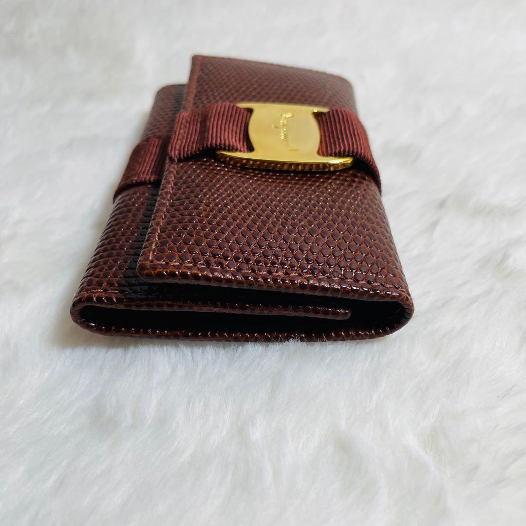 未使用保管品 フェラガモ ヴァラ リザード型押し キーケース レッド