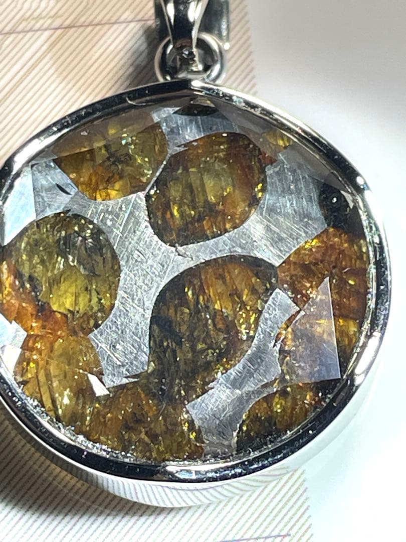 【新入荷】パラサイト隕石ペンダントトップ（新品未使用）鑑定書付き六芒星セリコ隕石