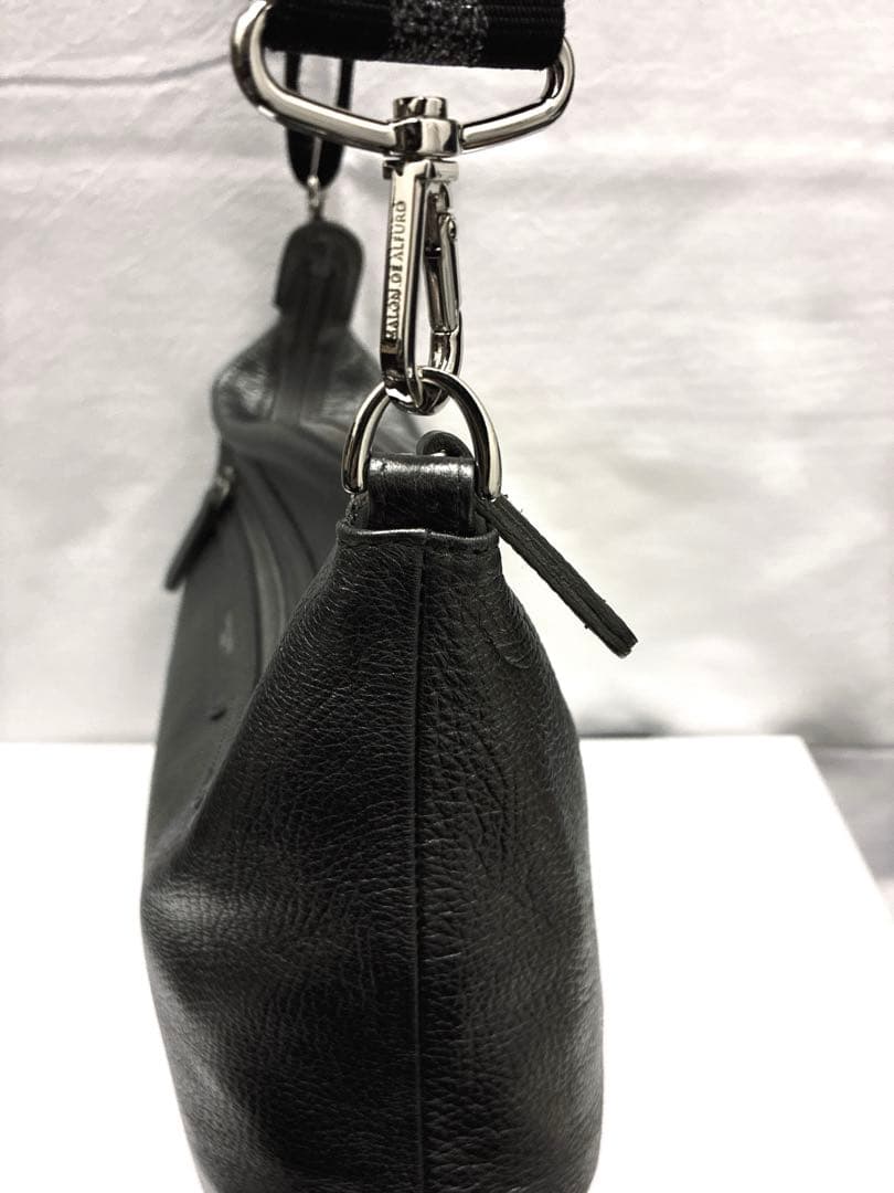 美品★ サロンドアルファード ホリゾンタルポシェット Mサイズ ショルダーバッグ