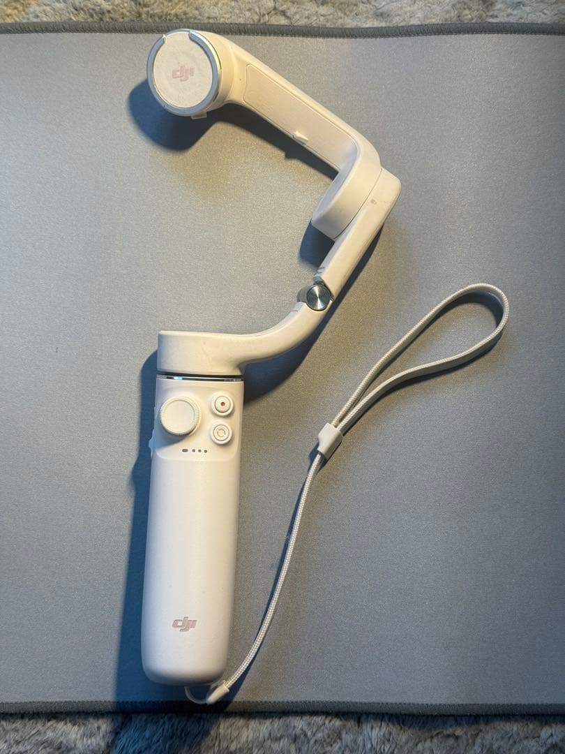 DJI OM 5 ホワイト スタビライザー　磁気マウント、ハードケースつき