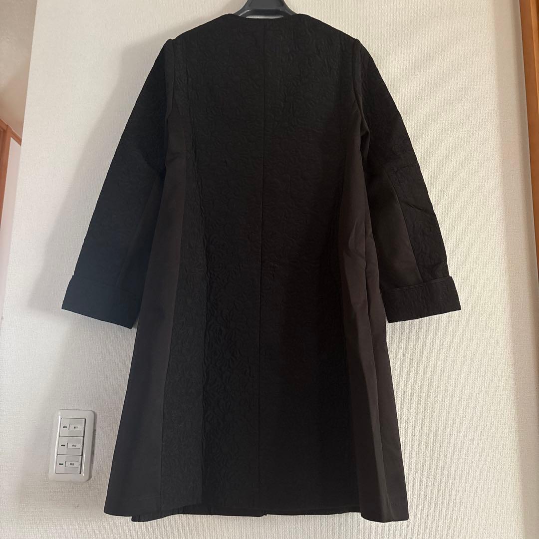 ビジュー付きブラックロングコート