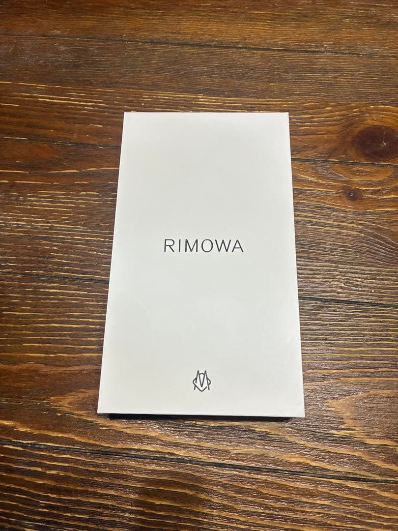 RIMOWA iPhone 16Pro用ケース 中古美品