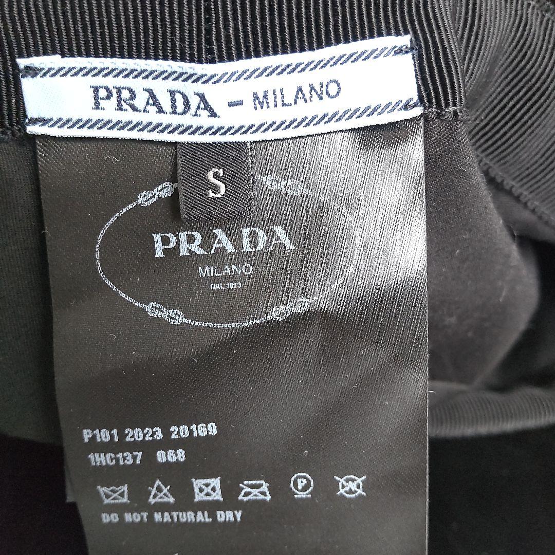 美品 23AW プラダ ゴールド 三角ロゴ ベロア バケットハット ブラック S