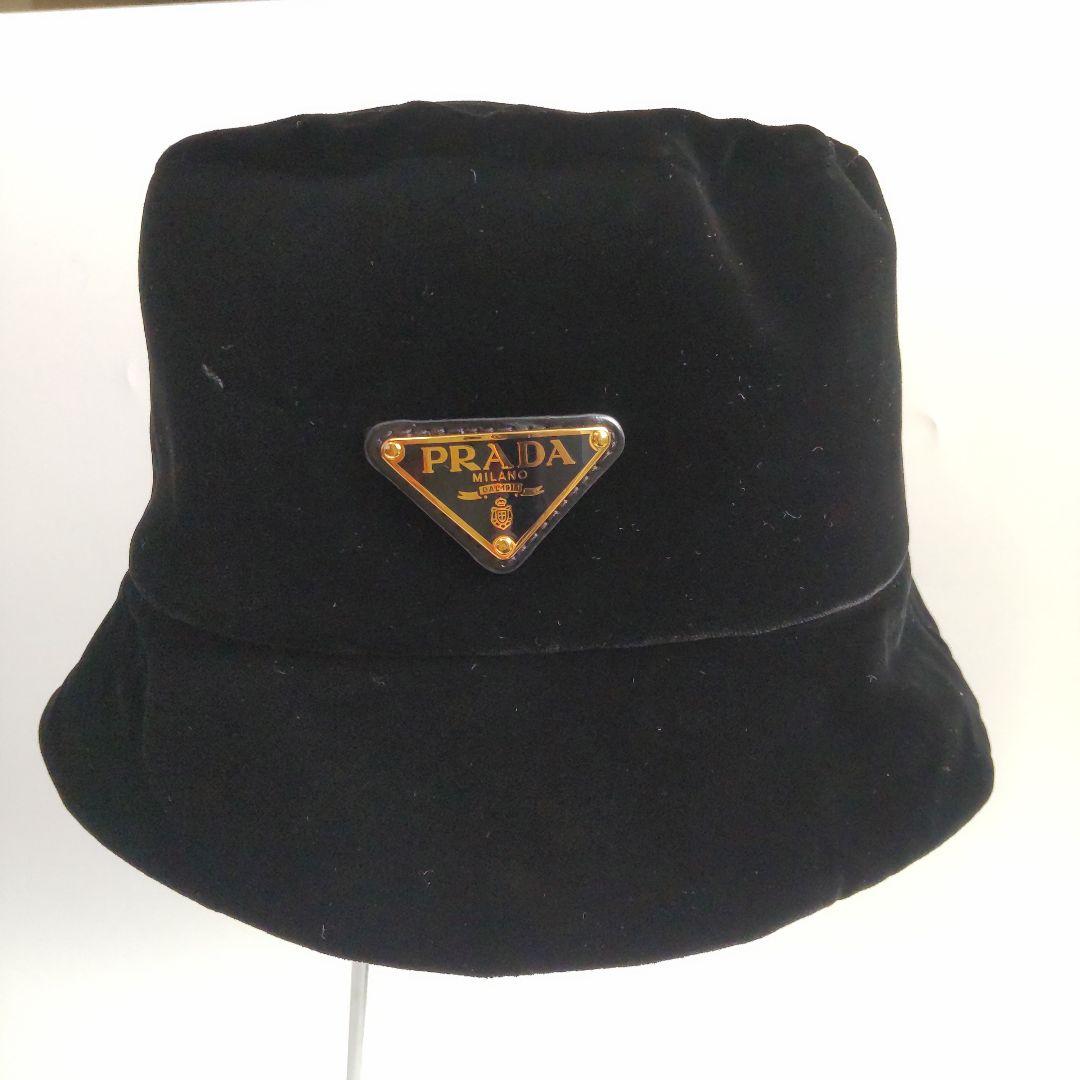 美品 23AW プラダ ゴールド 三角ロゴ ベロア バケットハット ブラック S