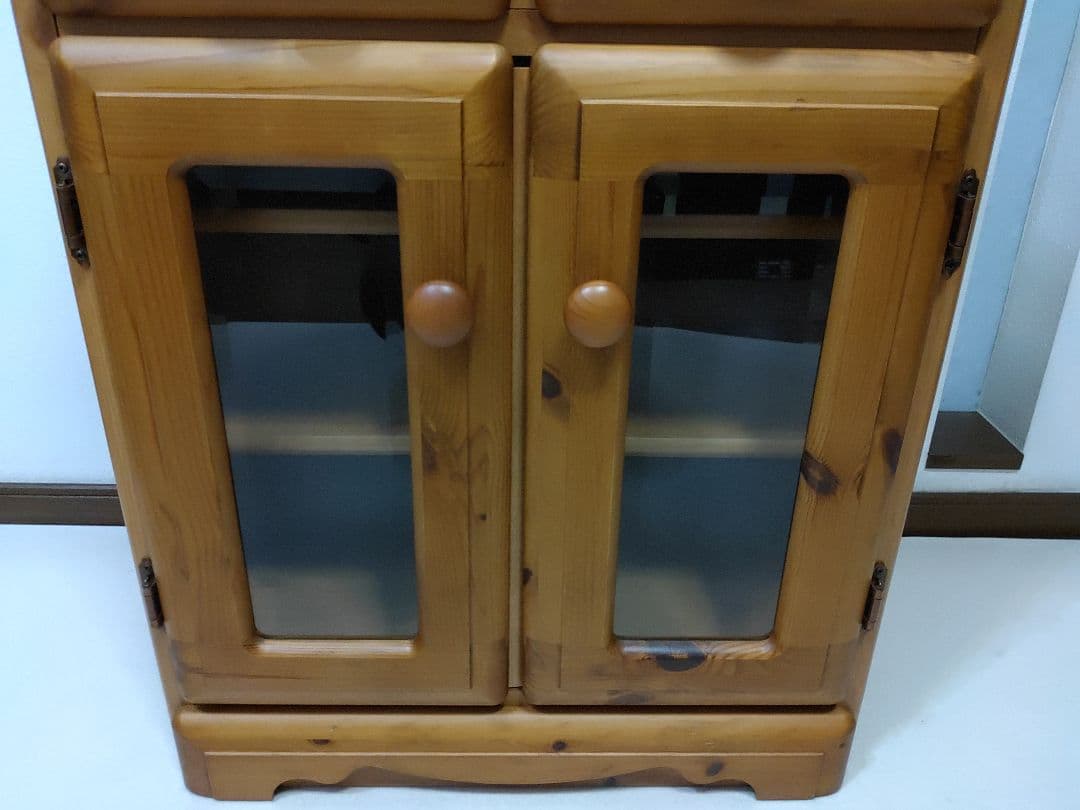 カントリー家具　北欧風　ガラス キャビネット　引き出し2杯　高さ調整棚板2枚