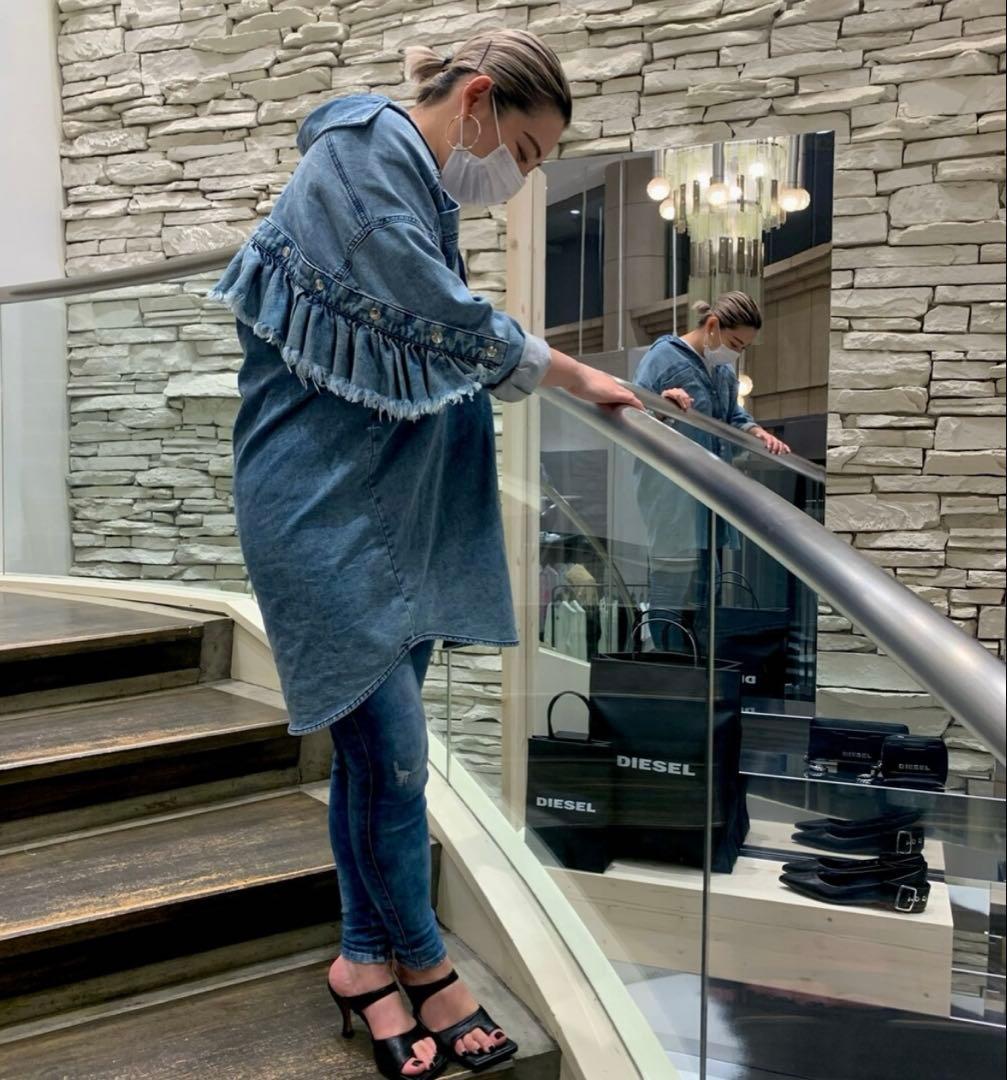 美品　DIESEL ジョグジーンズジップアップフリルワンピース　デニム