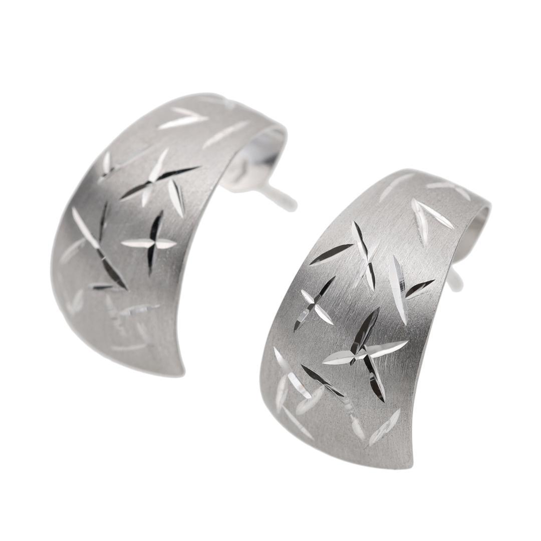 ウノアエレ つや消しイタリアンカッティングデザインピアス K18WG