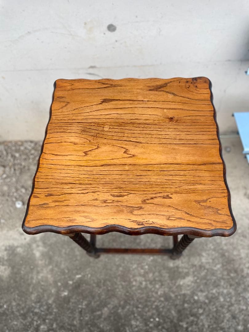 イギリスアンティーク家具　オケージョナルテーブル　英国　コーヒーテーブル