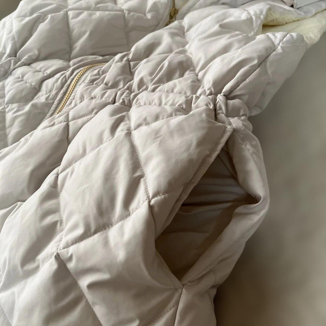 シュービル様　オンワード樫山アンフィーロ　TAIONコラボ　ダウンジレ白