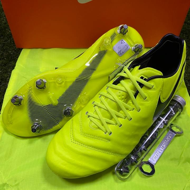 サッカースパイク ナイキ ティエンポ レジェンド Ⅵ SG-PRO