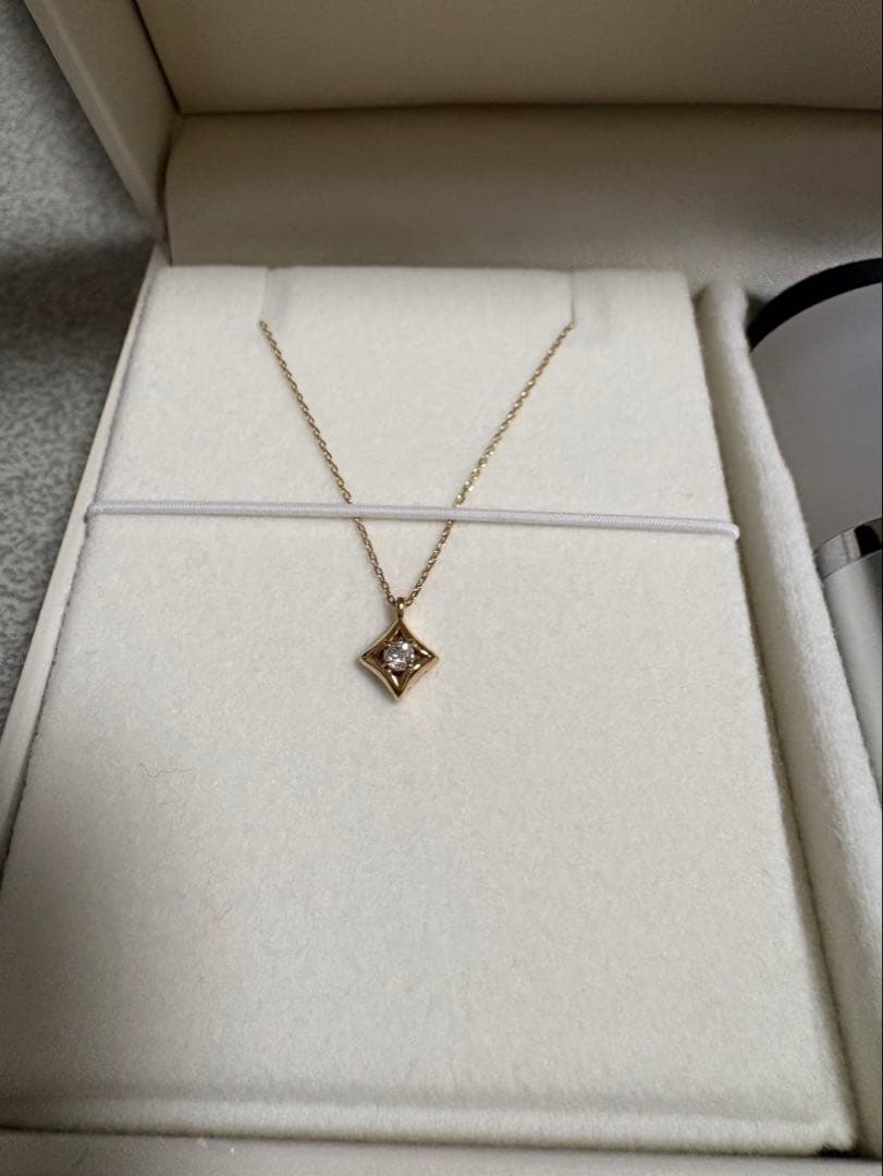 フェスタリア Pt Wish upon a star ダイヤペンダント