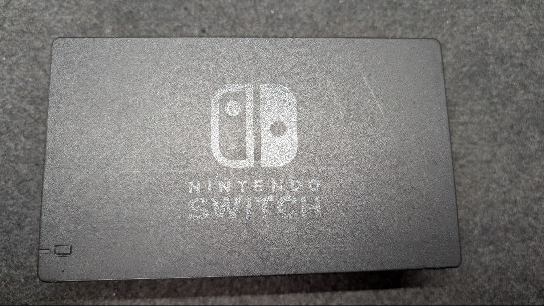 【初代 Nintendo Switch（ポーチ付き）】