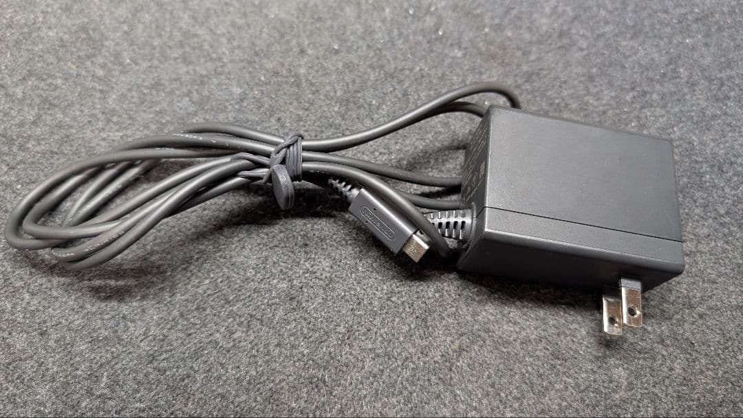 【初代 Nintendo Switch（ポーチ付き）】