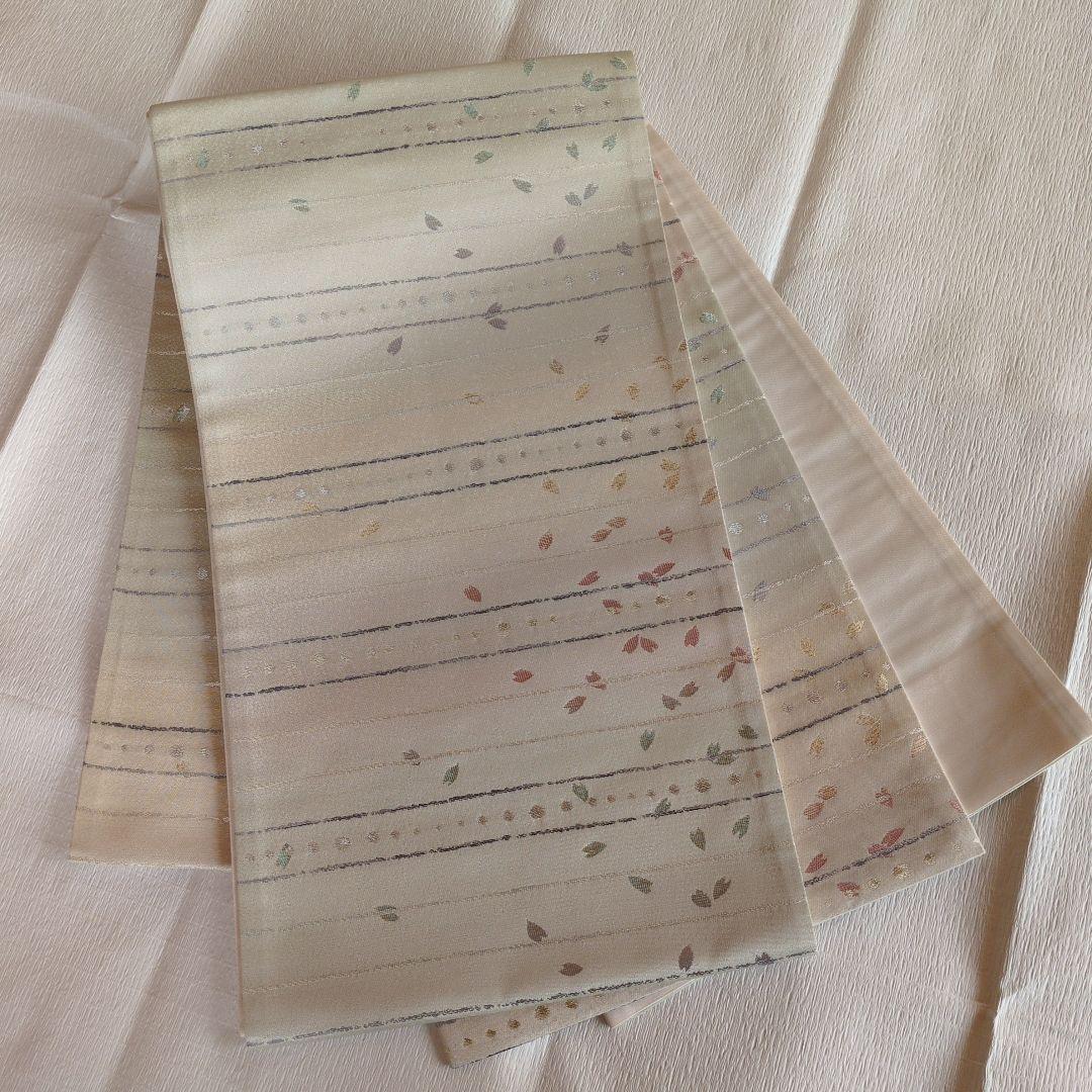 未使用　正絹袋帯　河瀬満織物　横段に花弁散らし　証紙アリ