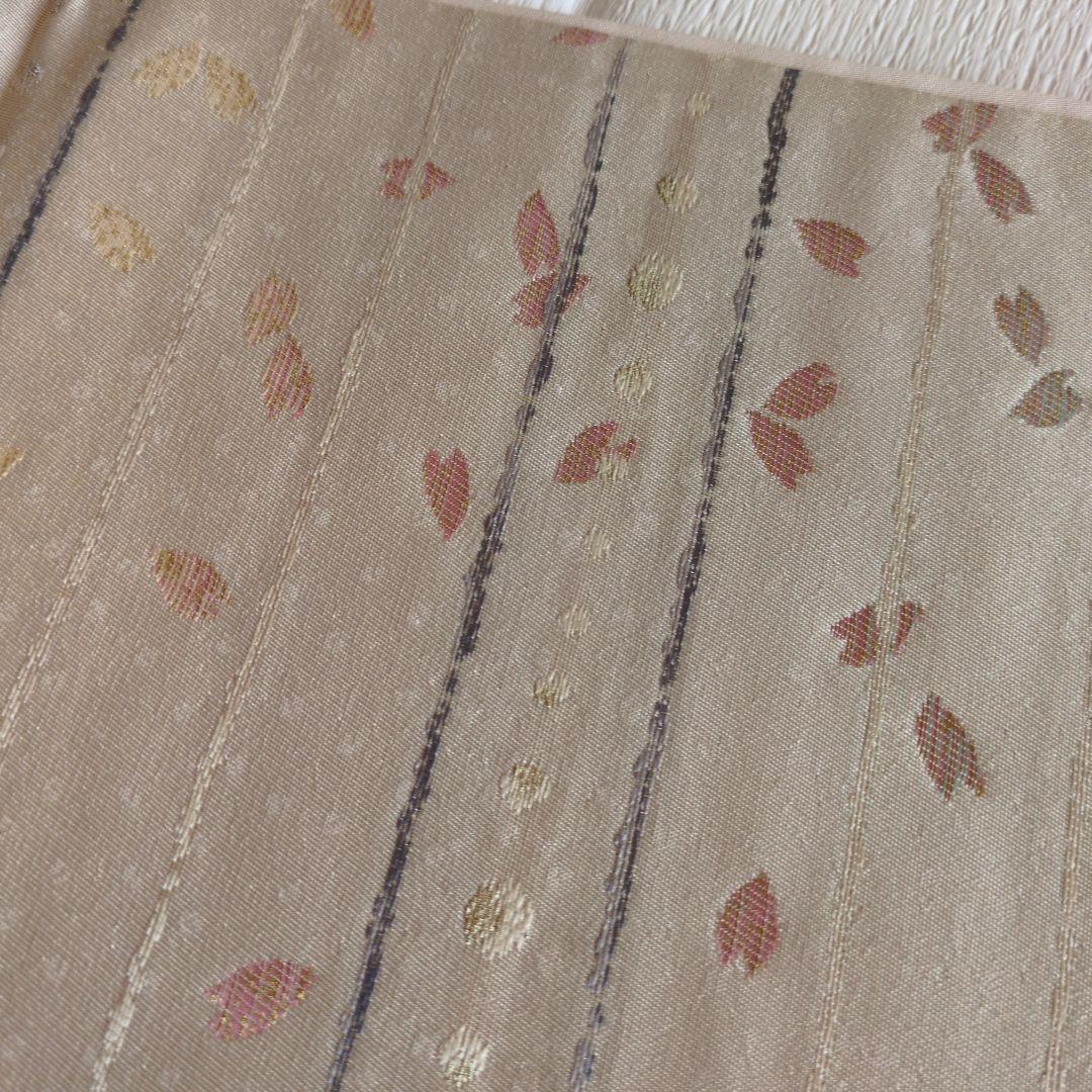 未使用　正絹袋帯　河瀬満織物　横段に花弁散らし　証紙アリ