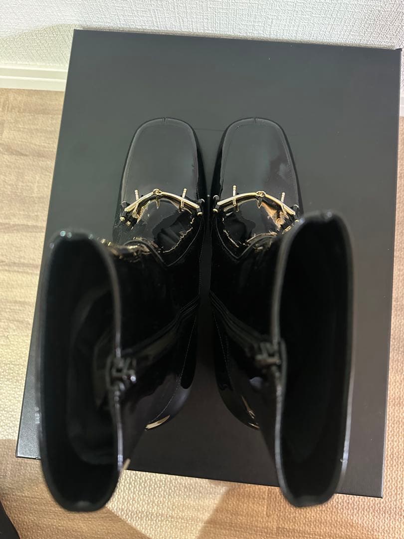 専用SAINT LAURENT PARIS 23SS ホースビットパテントブーツ