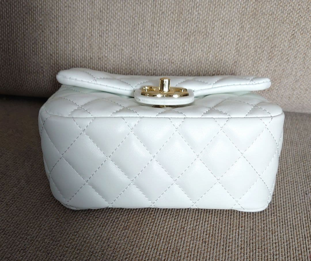 CHANEL ノベルティホワイト キルティング ショルダーバッグ