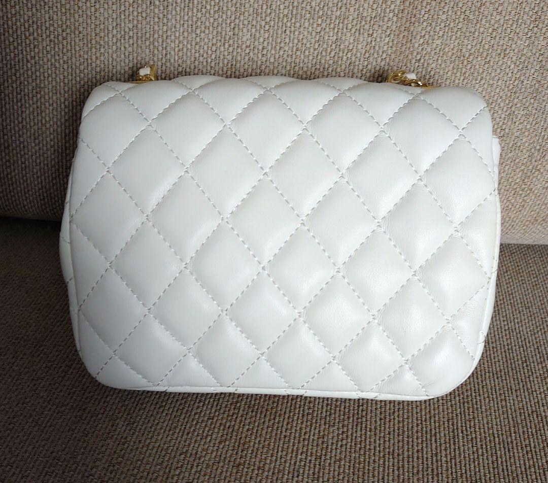 CHANEL ノベルティホワイト キルティング ショルダーバッグ