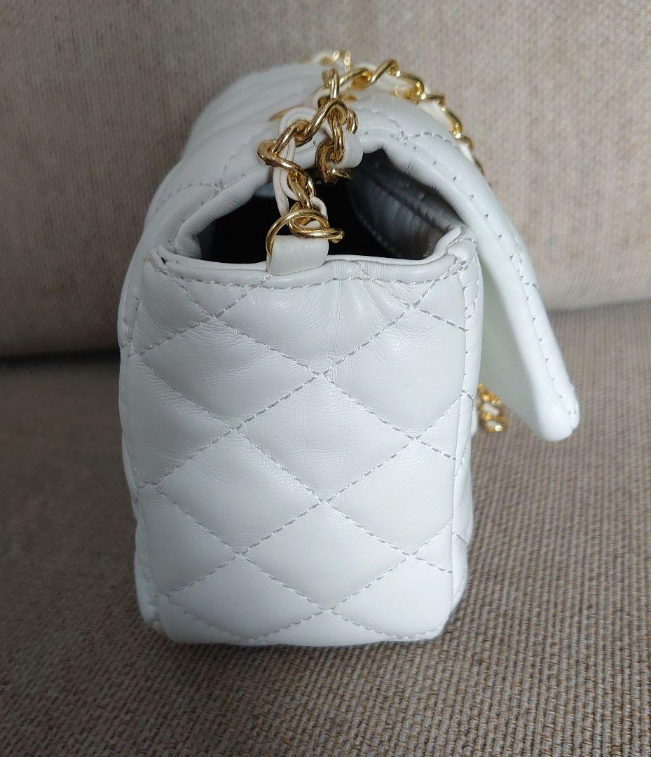CHANEL ノベルティホワイト キルティング ショルダーバッグ