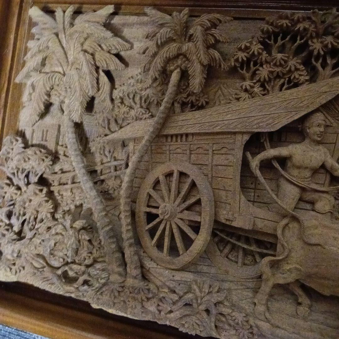 詳細は不明、日本人作家の彫刻、東南アジアジアの風景、緻密な素晴らしい木彫、逸品