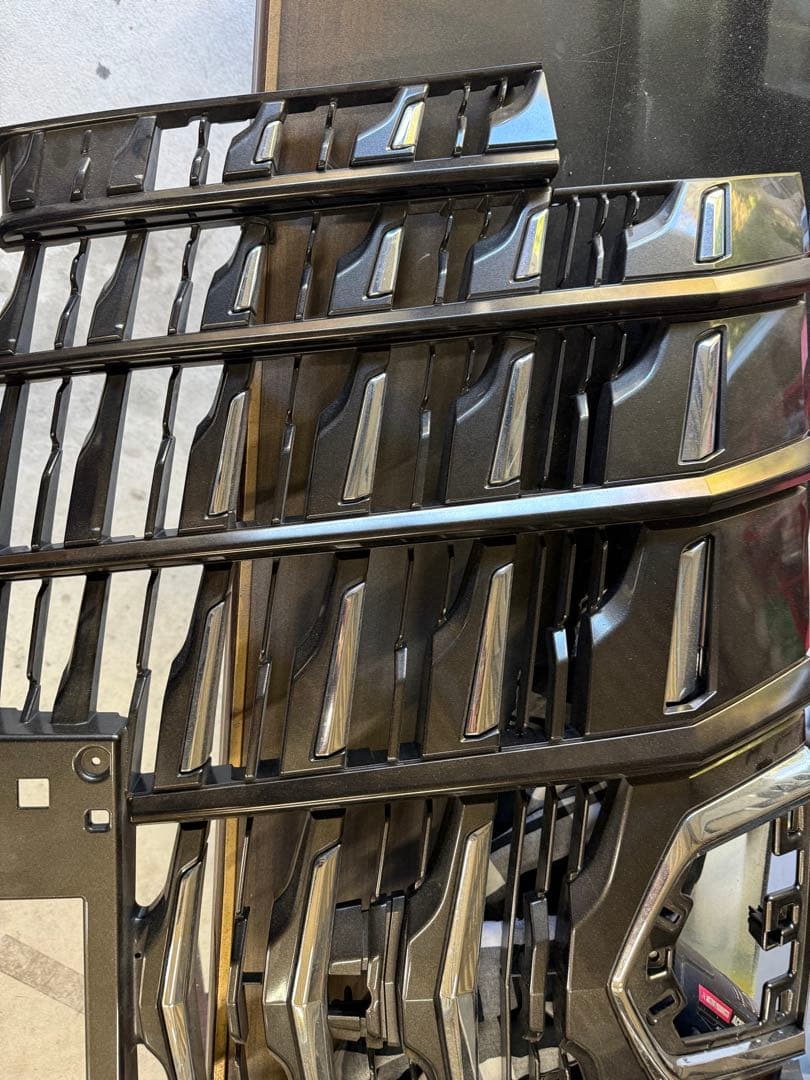 フロントグリル 30アルファード後期