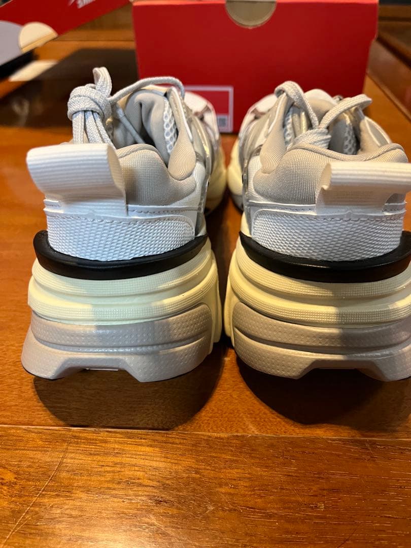 ル*ブ様 NIKE V2K RUN ウィメンズシューズ