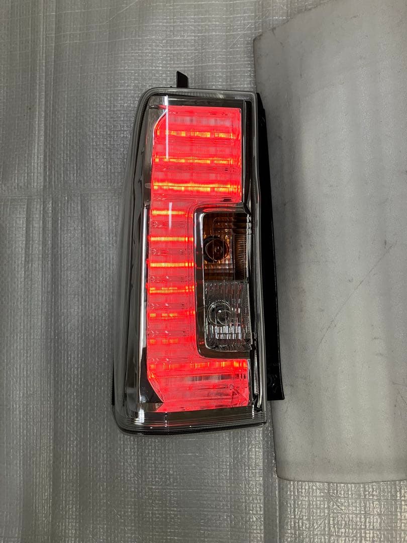 ♦︎ダイハツ★タントカスタムLA600S左純正テール♦︎インナーメッキタイプ♦︎