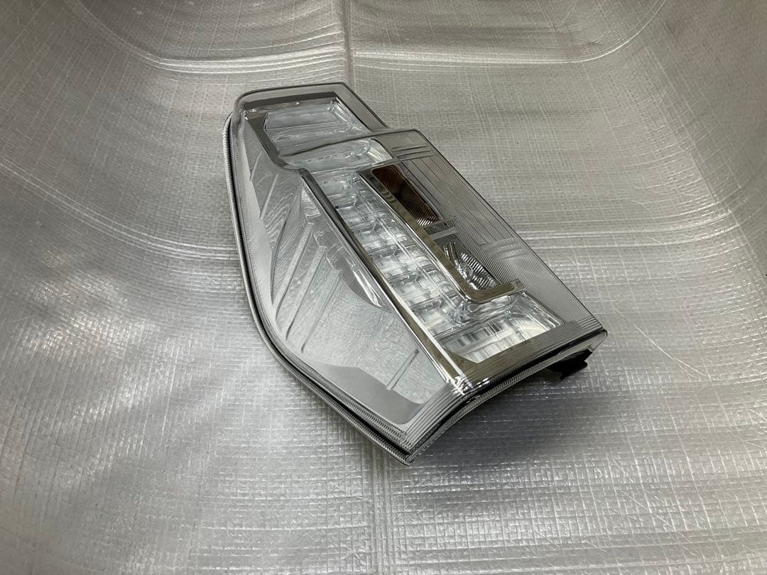 ♦︎ダイハツ★タントカスタムLA600S左純正テール♦︎インナーメッキタイプ♦︎