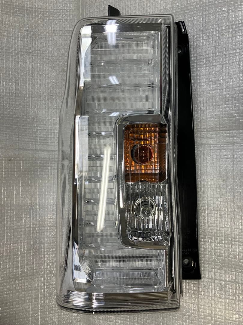 ♦︎ダイハツ★タントカスタムLA600S左純正テール♦︎インナーメッキタイプ♦︎