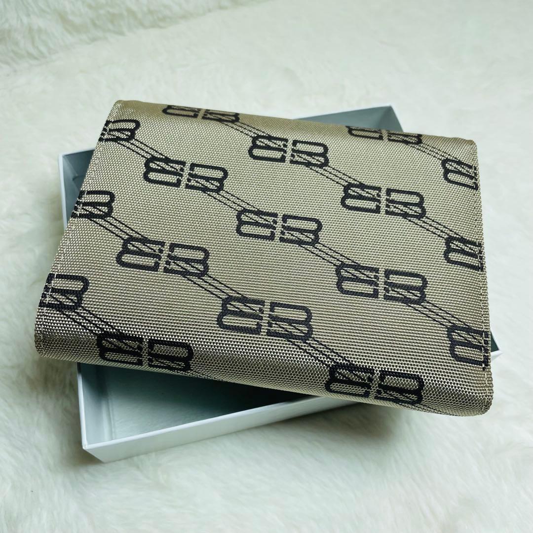 新品未使用　BALENCIAGA バレンシアガライセンスレザー　折り財布激レア