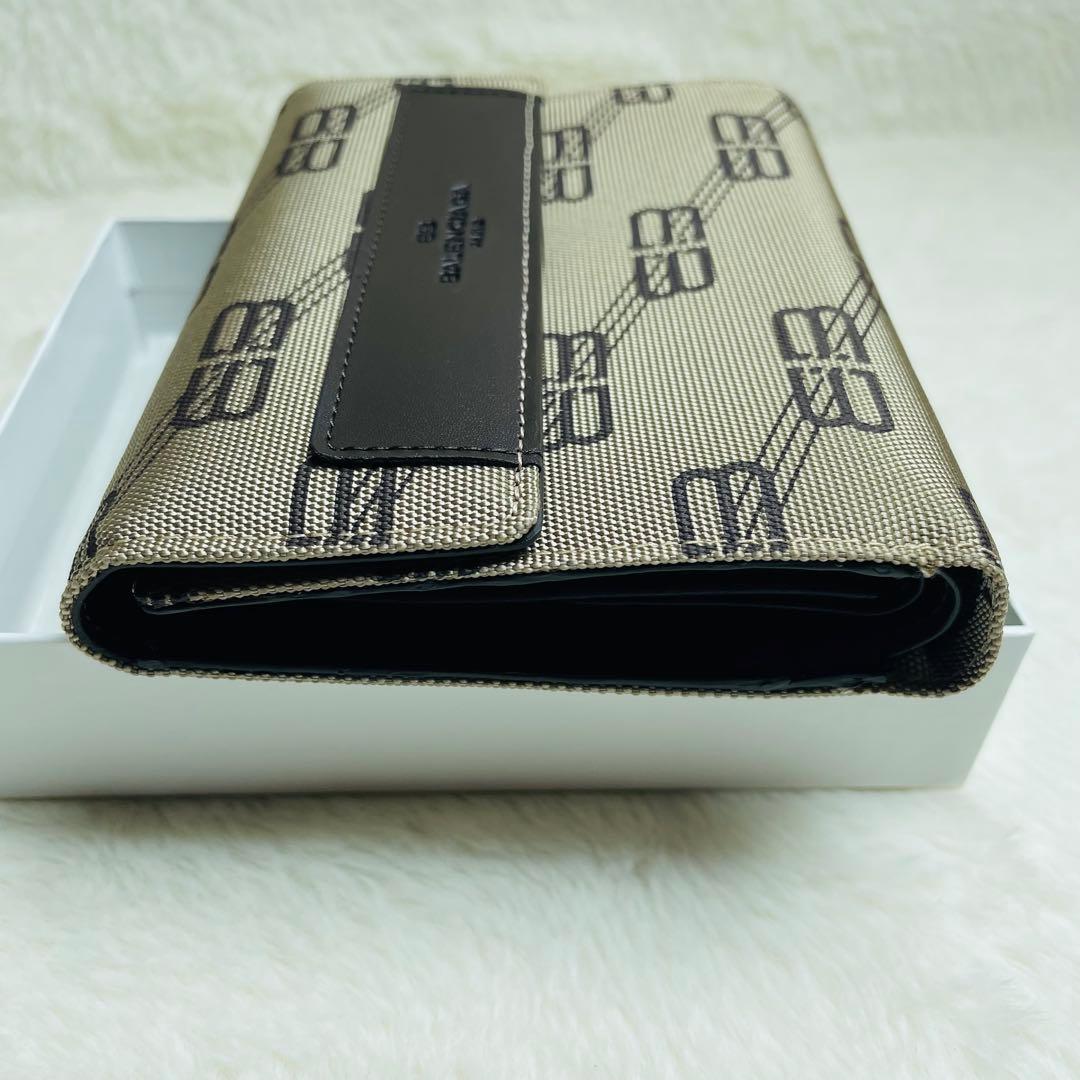 新品未使用　BALENCIAGA バレンシアガライセンスレザー　折り財布激レア