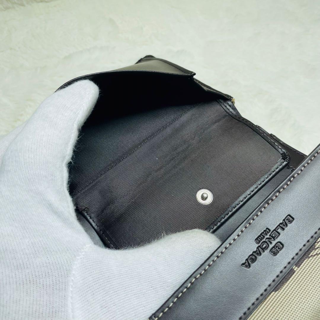 新品未使用　BALENCIAGA バレンシアガライセンスレザー　折り財布激レア
