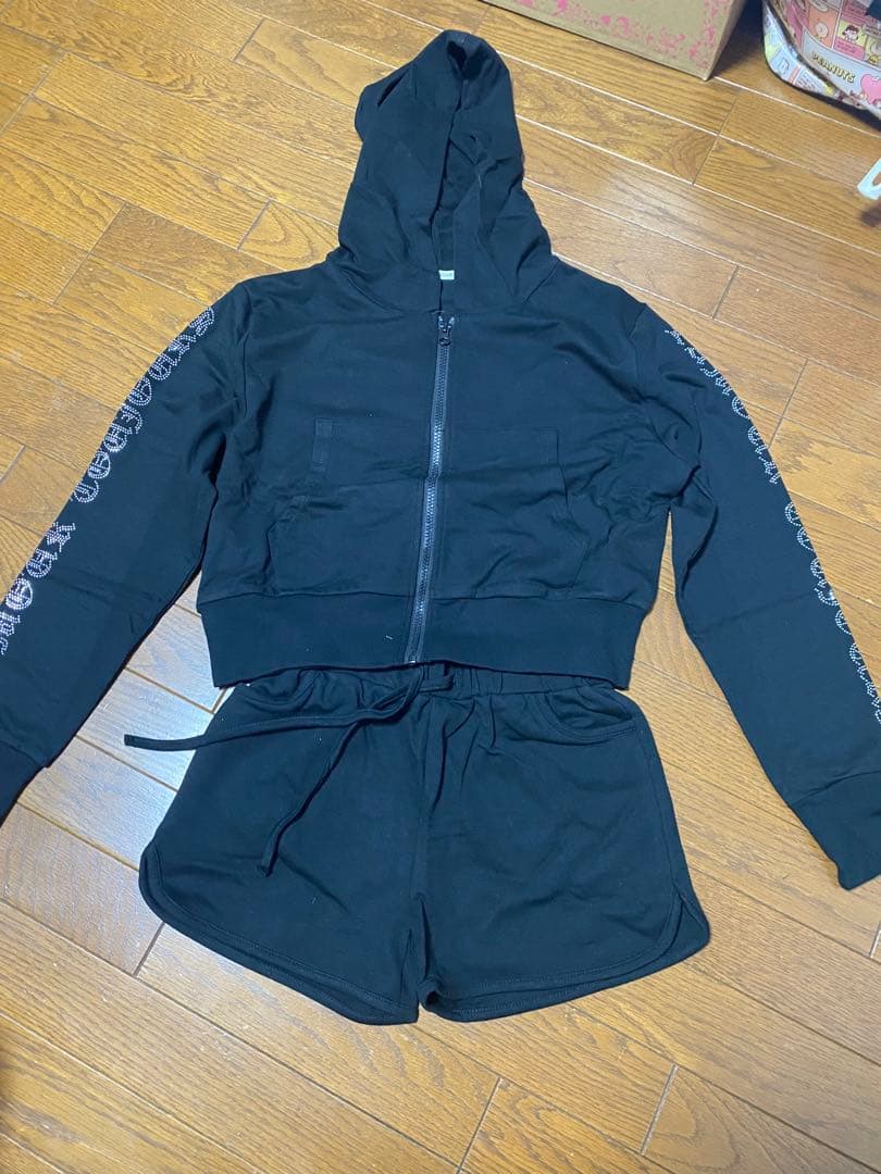 値下げ！クロスモチーフ パーカーとショーパンのセットアップ ブラック 新品未使用