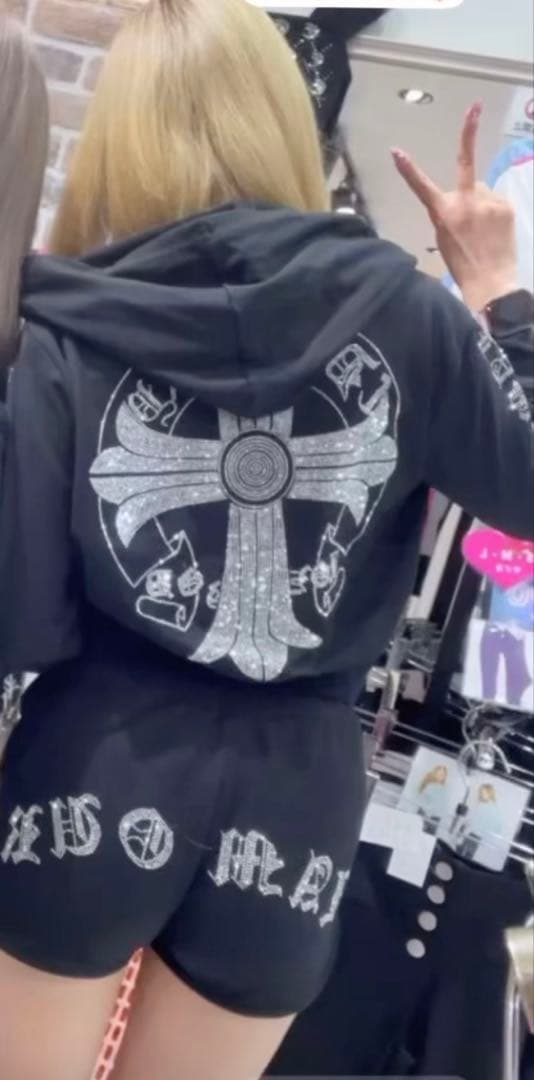 値下げ！クロスモチーフ パーカーとショーパンのセットアップ ブラック 新品未使用