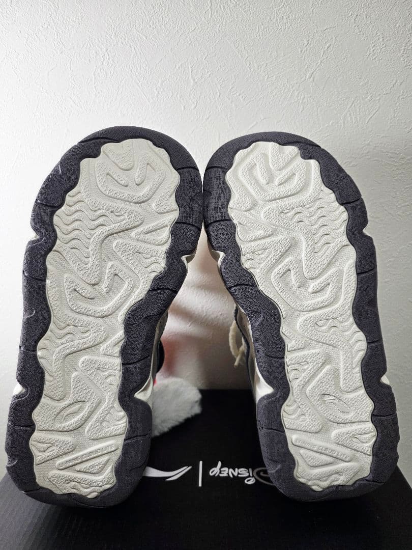 ​日本未発売】激レア ディズニー公式 ズートピア ジュディ スニーカー 24cm