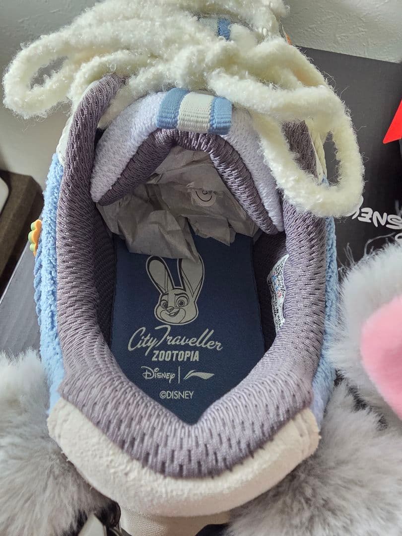 ​日本未発売】激レア ディズニー公式 ズートピア ジュディ スニーカー 24cm