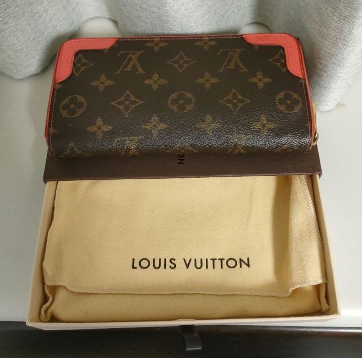 Louis Vuitton ジッピーウォレット レティーロ レッド