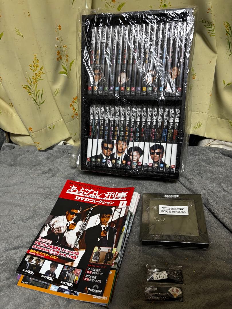 【プレミア】あぶない刑事 DVD 全34巻 ラック付 柴田恭兵直筆サイン色紙