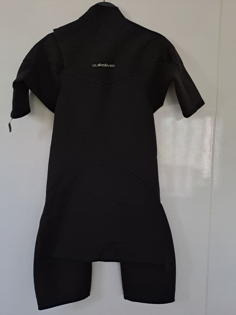 新品 Quiksilver 2/2mm ziplessウェットスーツ スプリング