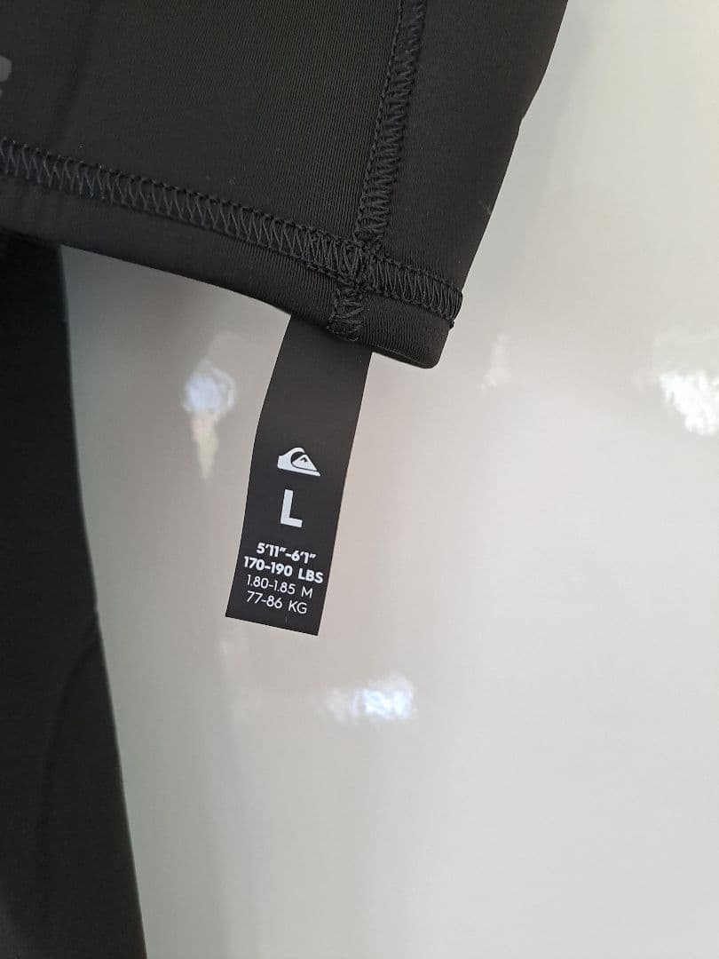 新品 Quiksilver 2/2mm ziplessウェットスーツ スプリング