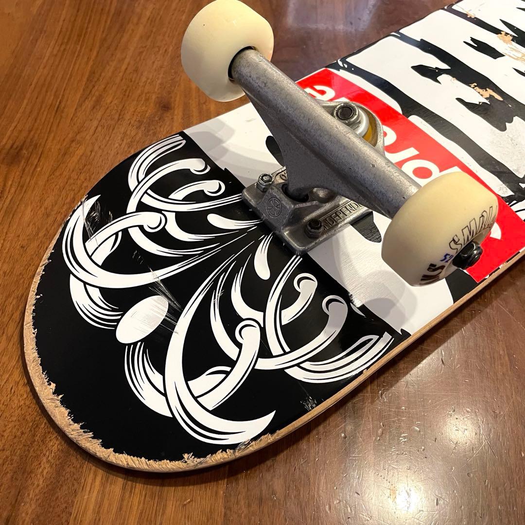 クリーチャー　スケボー　スケートボード　コンプリート　インディペンデント