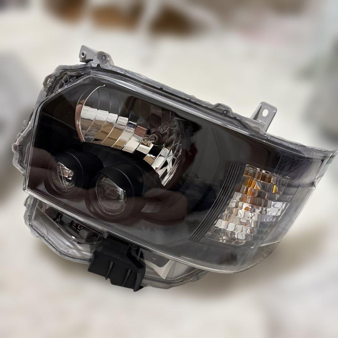 ハイエース　インナーブラックLED ライト