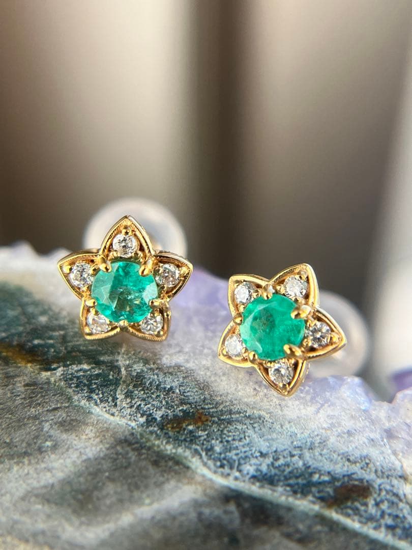 新品K18YGエメラルド0.2ctダイヤモンドピアス鑑別付
