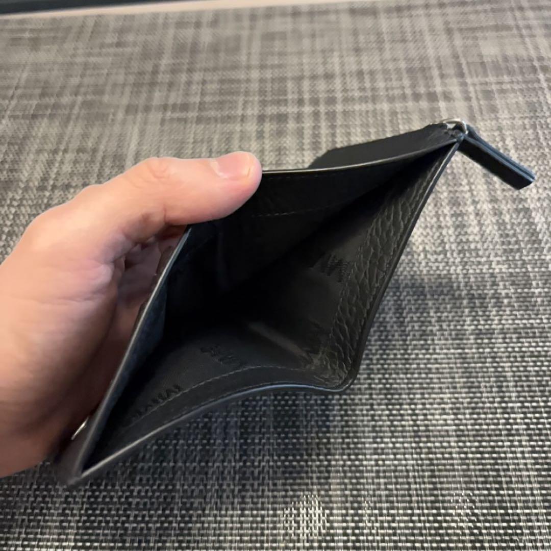 MM6二つ折り財布