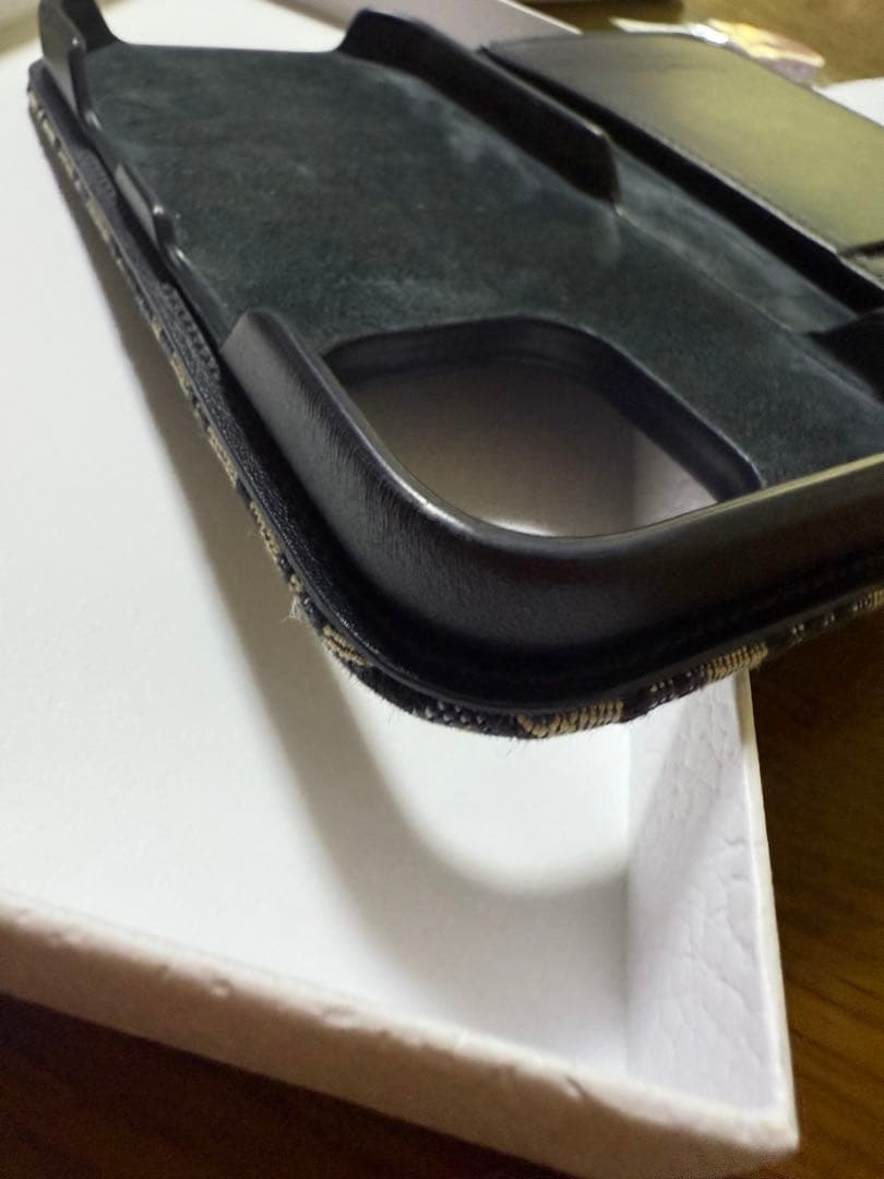 DIOR 30 Montaigne iPhone 16 Pro 手帳型ケース