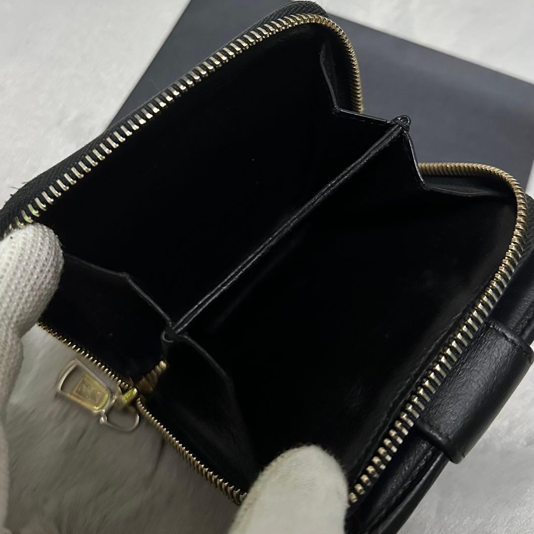Yves Saint Laurent 折り財布　ラウンドファスナー　カサンドラ