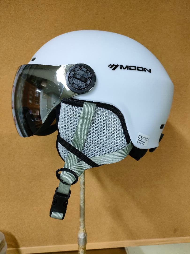 スキー用ヘルメット　大人用　 Lサイズ　58cm〜61cm