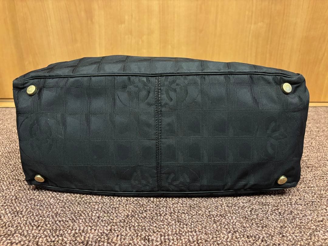 CHANEL シャネル　ニュートラベルライントートMM ブラック2