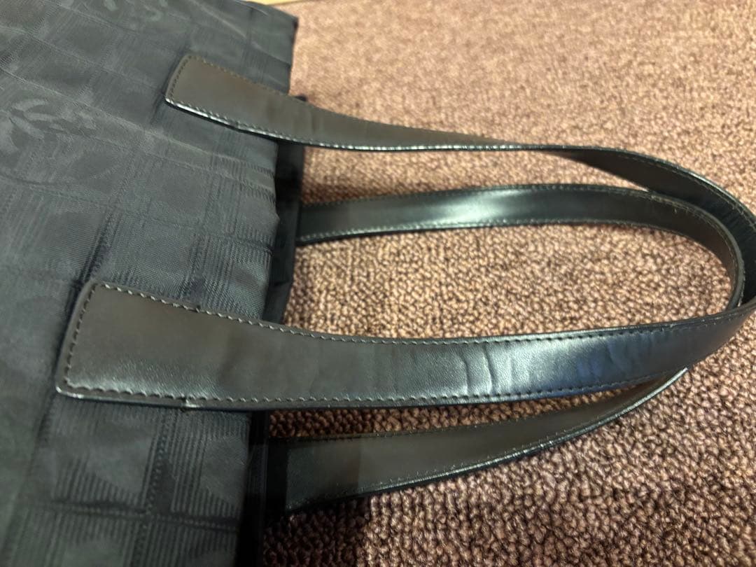 CHANEL シャネル　ニュートラベルライントートMM ブラック2